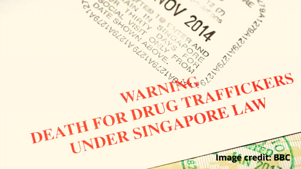 A picture of the Singapore white card stating - Warning: Death for druf\g traffickers under singapore law